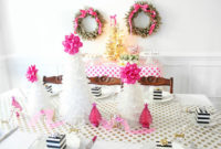 Gorgeous Pink And Gold Christmas Decoration Ideas 37