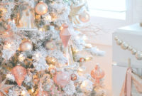 Gorgeous Pink And Gold Christmas Decoration Ideas 39