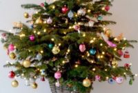 Inspiring Home Decoration Ideas With Small Christmas Tree 05