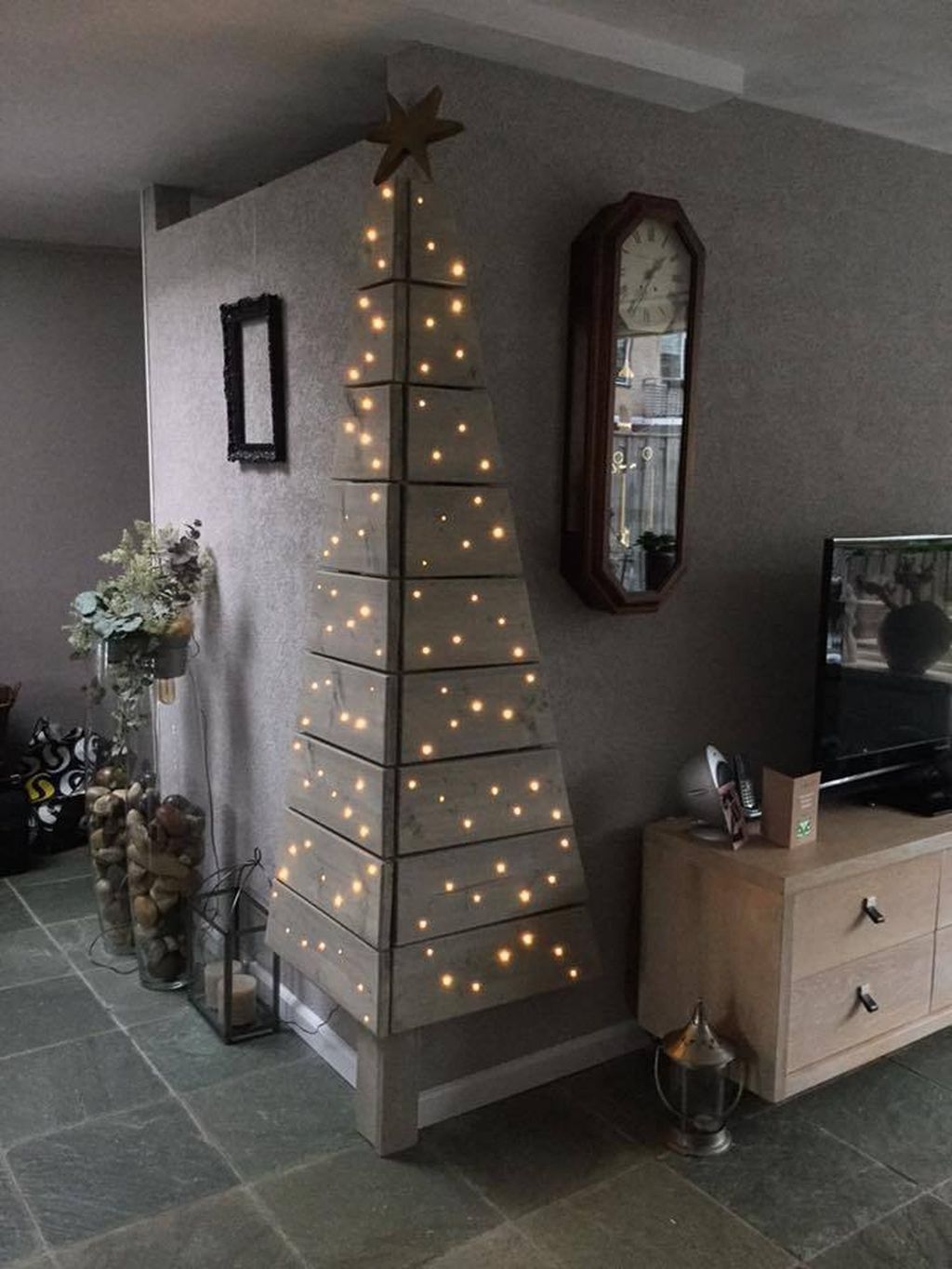 Inspiring Home Decoration Ideas With Small Christmas Tree 35