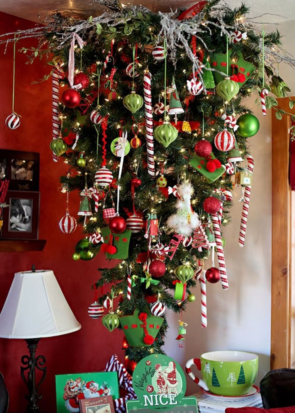 Inspiring Home Decoration Ideas With Small Christmas Tree 44