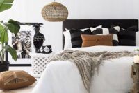 Stunning Black And White Bedroom Decoration Ideas 07