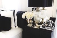 Stunning Black And White Bedroom Decoration Ideas 08