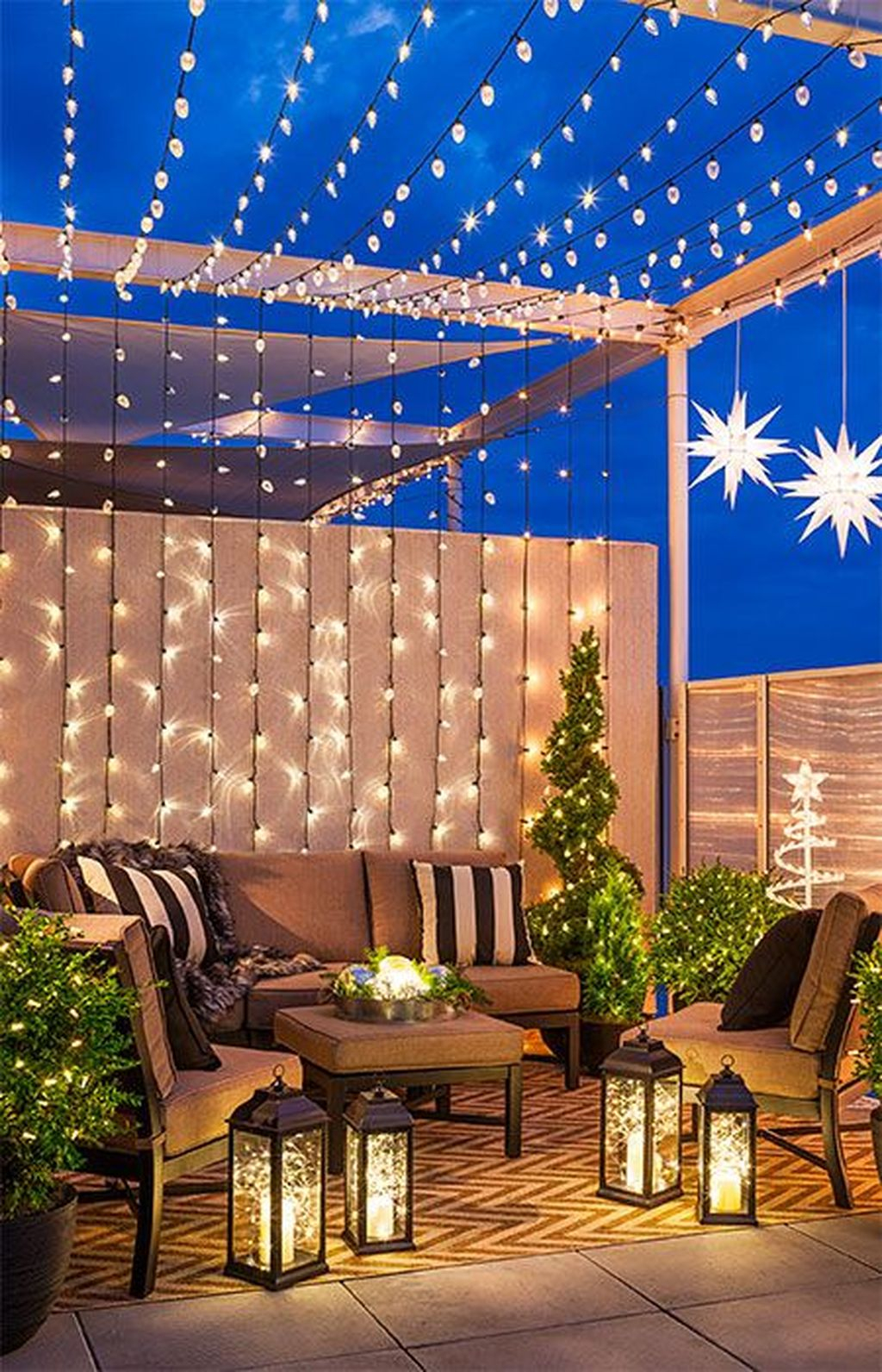 Totally Inspiring Christmas Lighting Ideas You Should Try For Your Home 40
