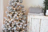 Totally Inspiring Farmhouse Christmas Decoration Ideas To Makes Your Home Stands Out 40