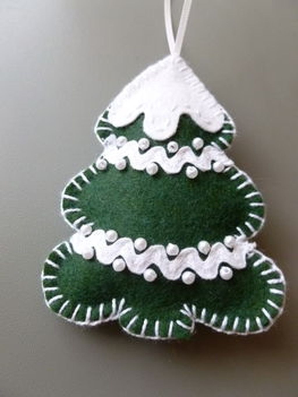 39 Brilliant Ideas How To Use Felt Ornaments For Christmas Tree Decoration 28