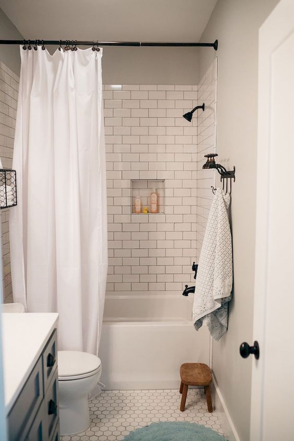 Cool Small Master Bathroom Remodel Ideas 29