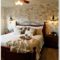 Elegant Rustic Bedroom Brick Wall Decoration Ideas 48