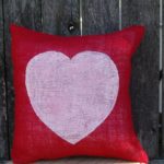 Cool And Cozy Red Valentines Day Decoration Ideas 04
