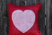 Cool And Cozy Red Valentines Day Decoration Ideas 04