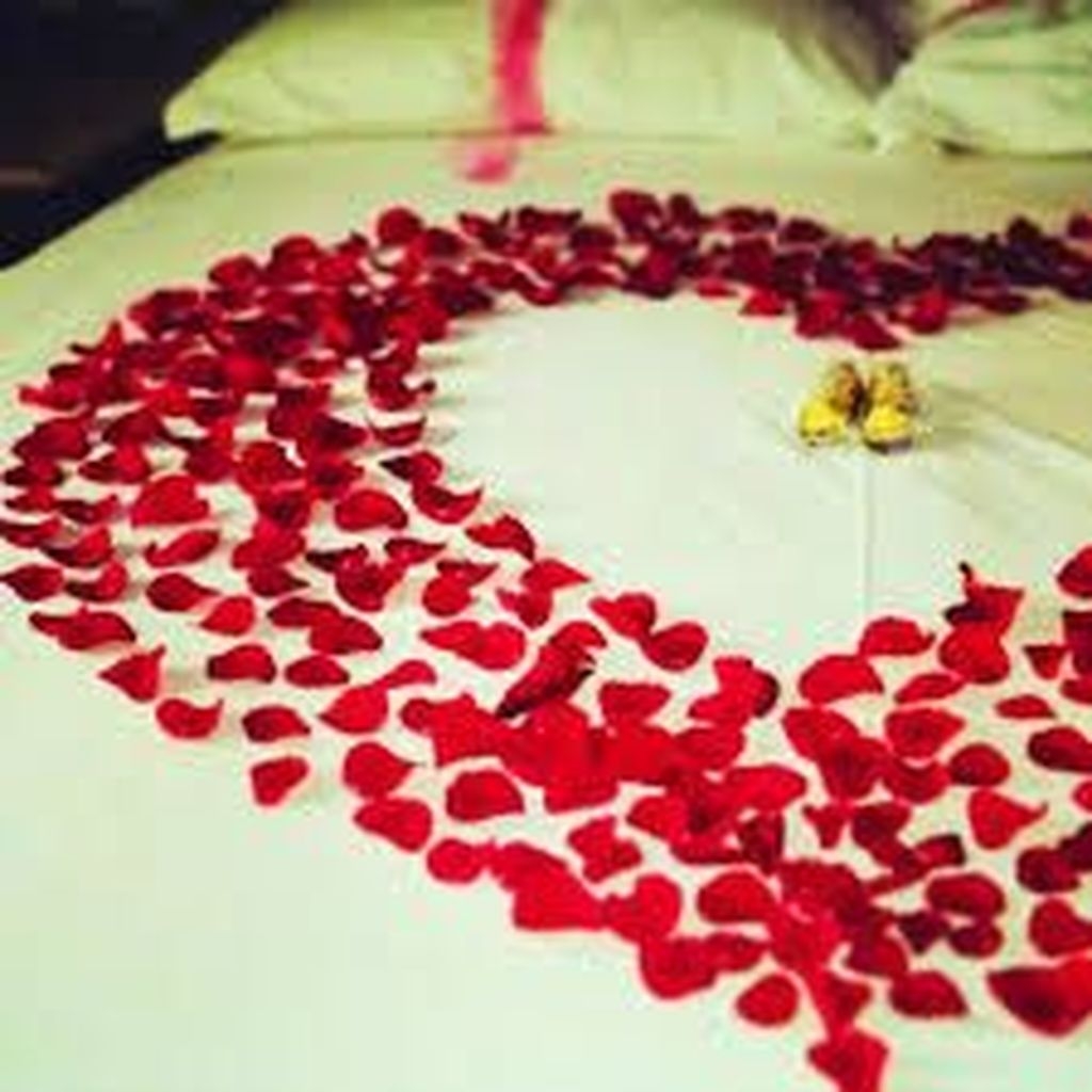 Cool And Cozy Red Valentines Day Decoration Ideas 38