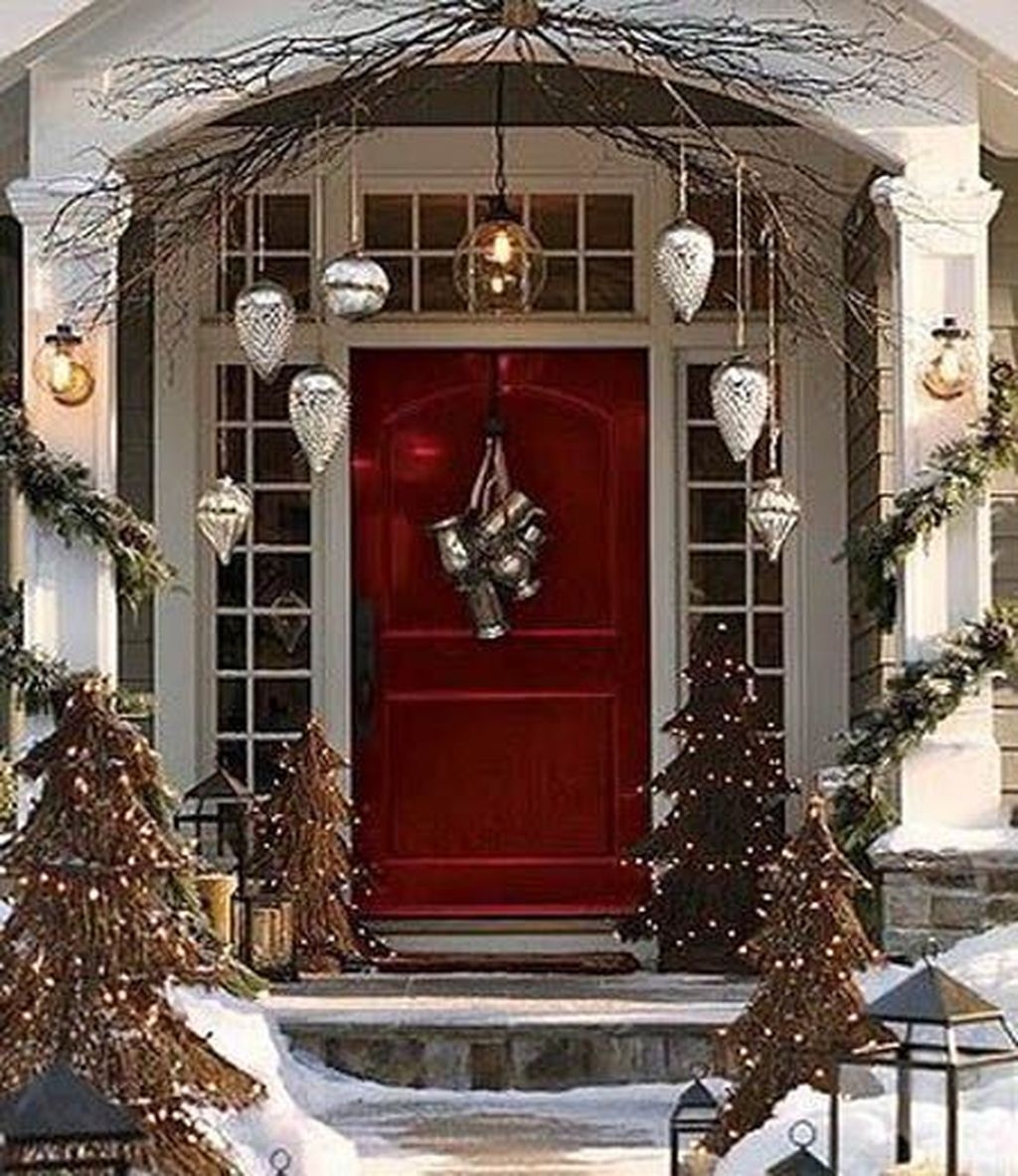 Stunning Front Door Decoration Ideas For Winter 21