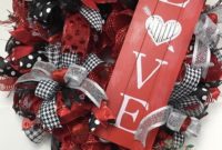 Totally Adorable Wreath Ideas For Valentines Day 38