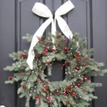 Totally Inspiring Winter Door Decoration Ideas 03