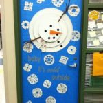 Totally Inspiring Winter Door Decoration Ideas 27