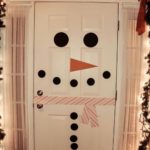 Totally Inspiring Winter Door Decoration Ideas 30