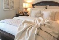 Amazing Farmhouse Style Master Bedroom Ideas 30