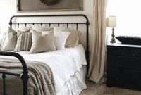 Amazing Farmhouse Style Master Bedroom Ideas 40