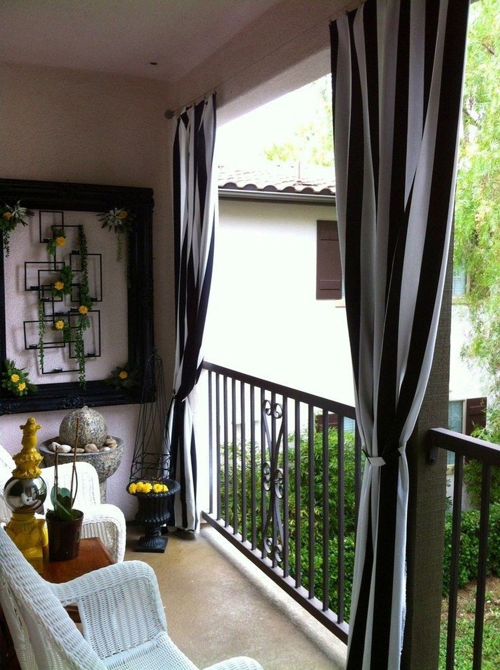 Cozy Apartment Balcony Decoration Ideas 25