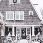 Warm And Cozy Classic Winter Home Decoration Ideas 19