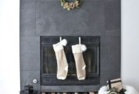 Warm And Cozy Classic Winter Home Decoration Ideas 24