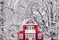 Warm And Cozy Classic Winter Home Decoration Ideas 41