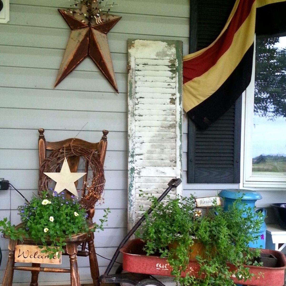 40 Adorable Farmhouse Spring And Summer Porch Decoration Ideas