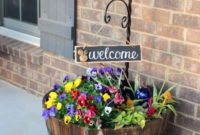 Adorable Farmhouse Spring And Summer Porch Decoration Ideas 29