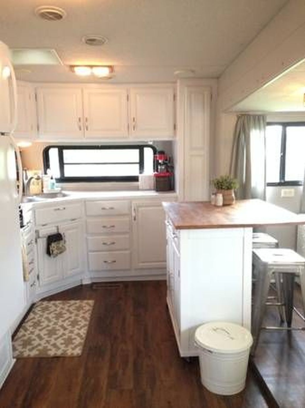 Awesome Rv Living Remodel Design Ideas 26