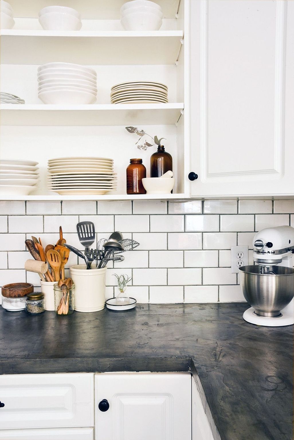 Awesome White Kitchen Backsplash Design Ideas 11