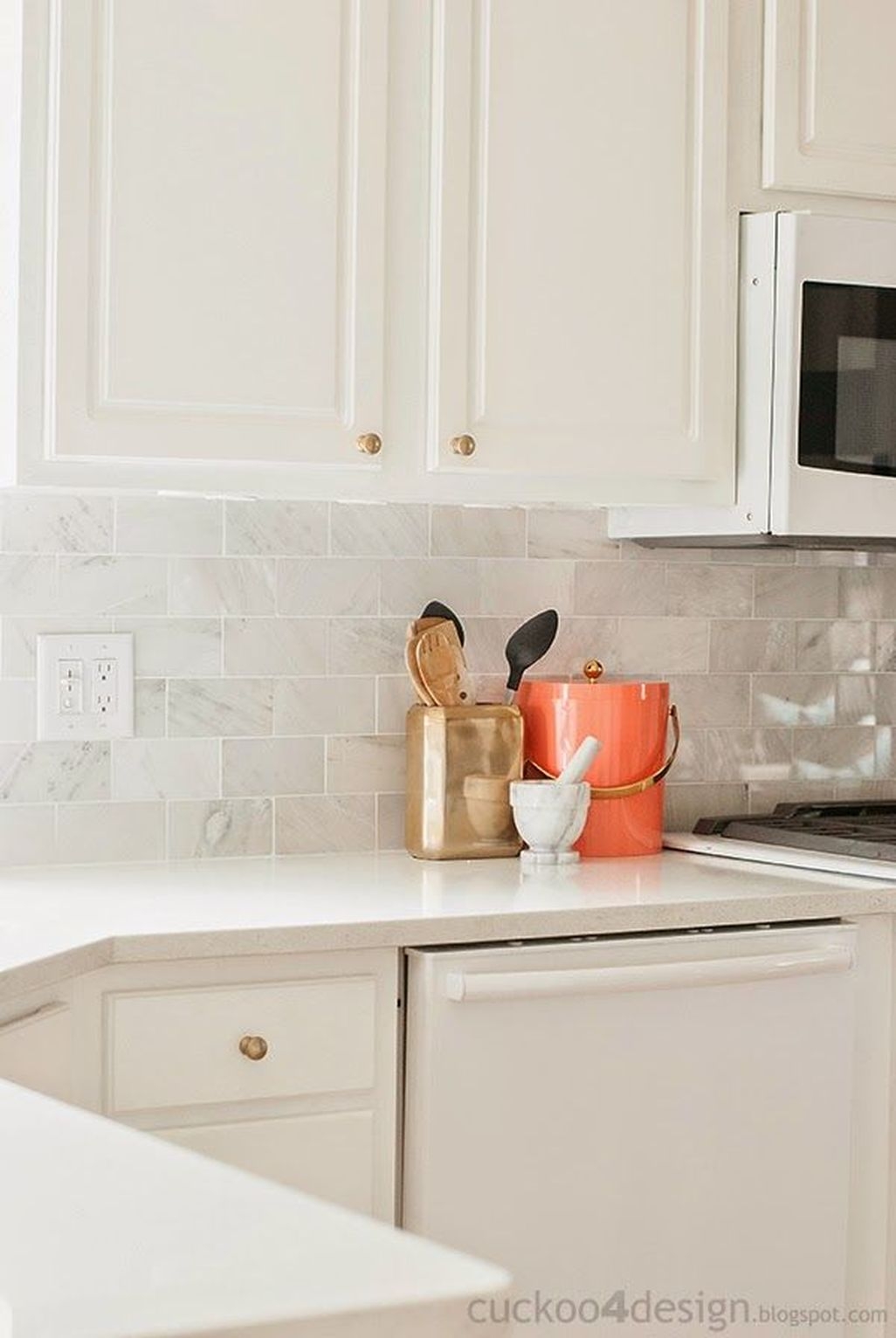 Awesome White Kitchen Backsplash Design Ideas 29