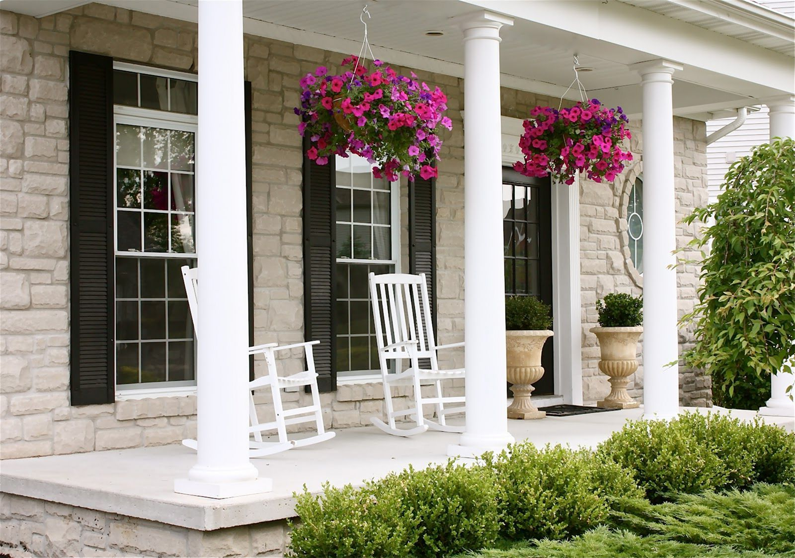 10 Gorgeous Front Porch Decorating Ideas For Stunning Home