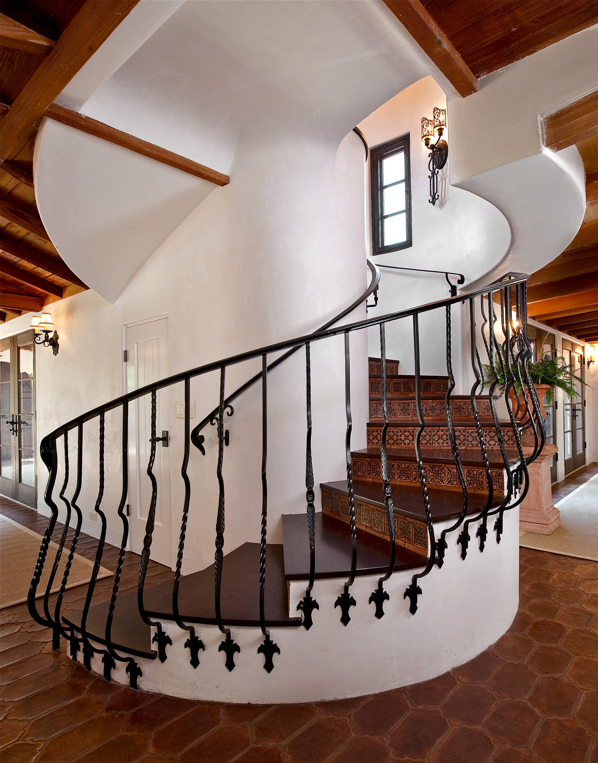 15 Incredible Mediterranean Staircase Designs That Will