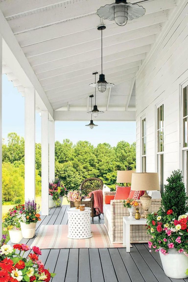 20 Amazing Farmhouse Front Porch Decor Ideas