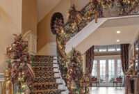 23 Gorgeous Christmas Staircase Decorating Ideas