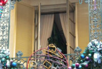 27 Cool Christmas Balcony Dcor Ideas Digsdigs