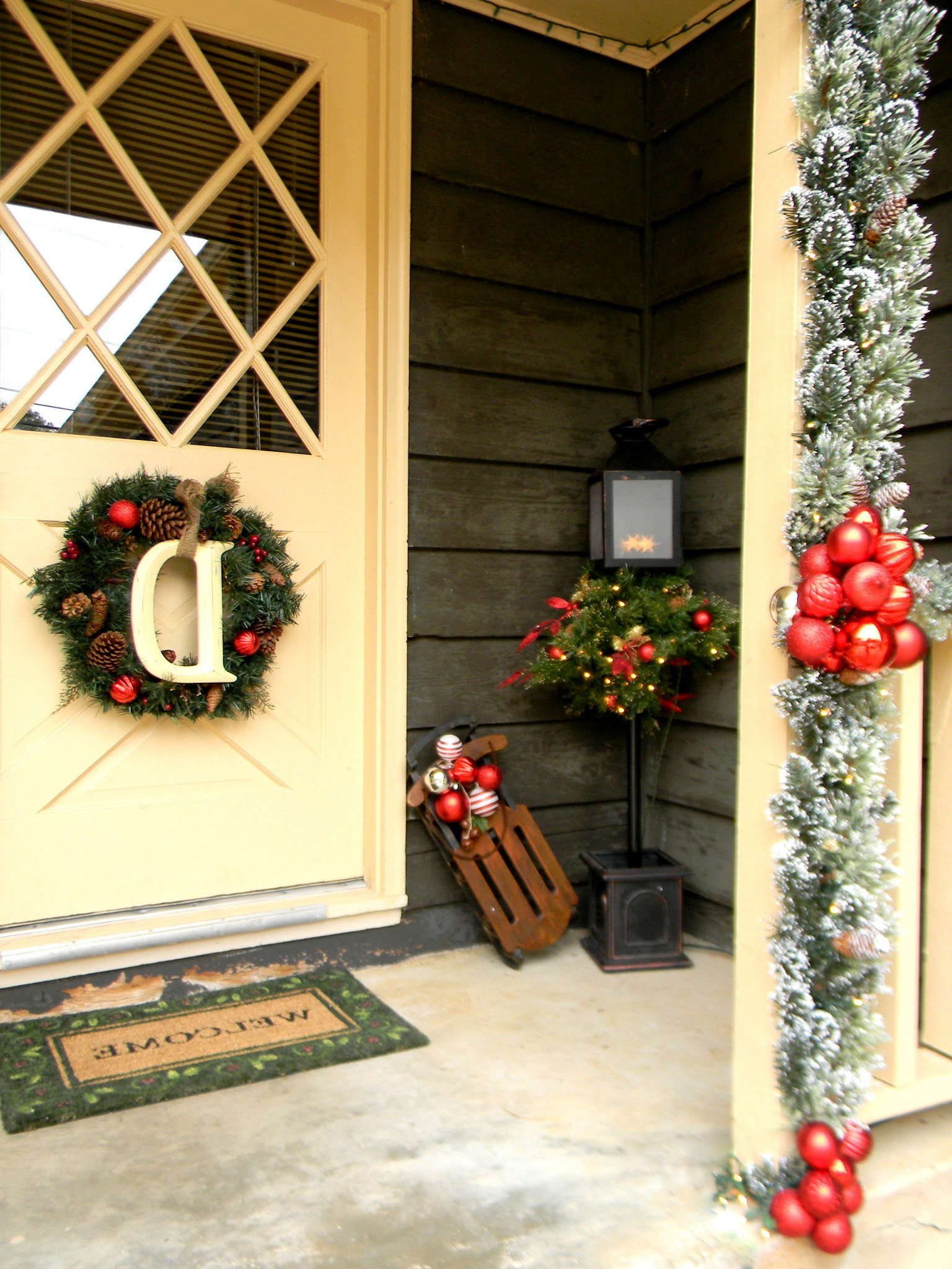 30 Captivating Decorating Front Porch For Christmas Home