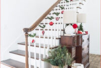 38 Simple Christmas Decorations Stairs Ideas Christmas Staircase Decor Christmas Staircase
