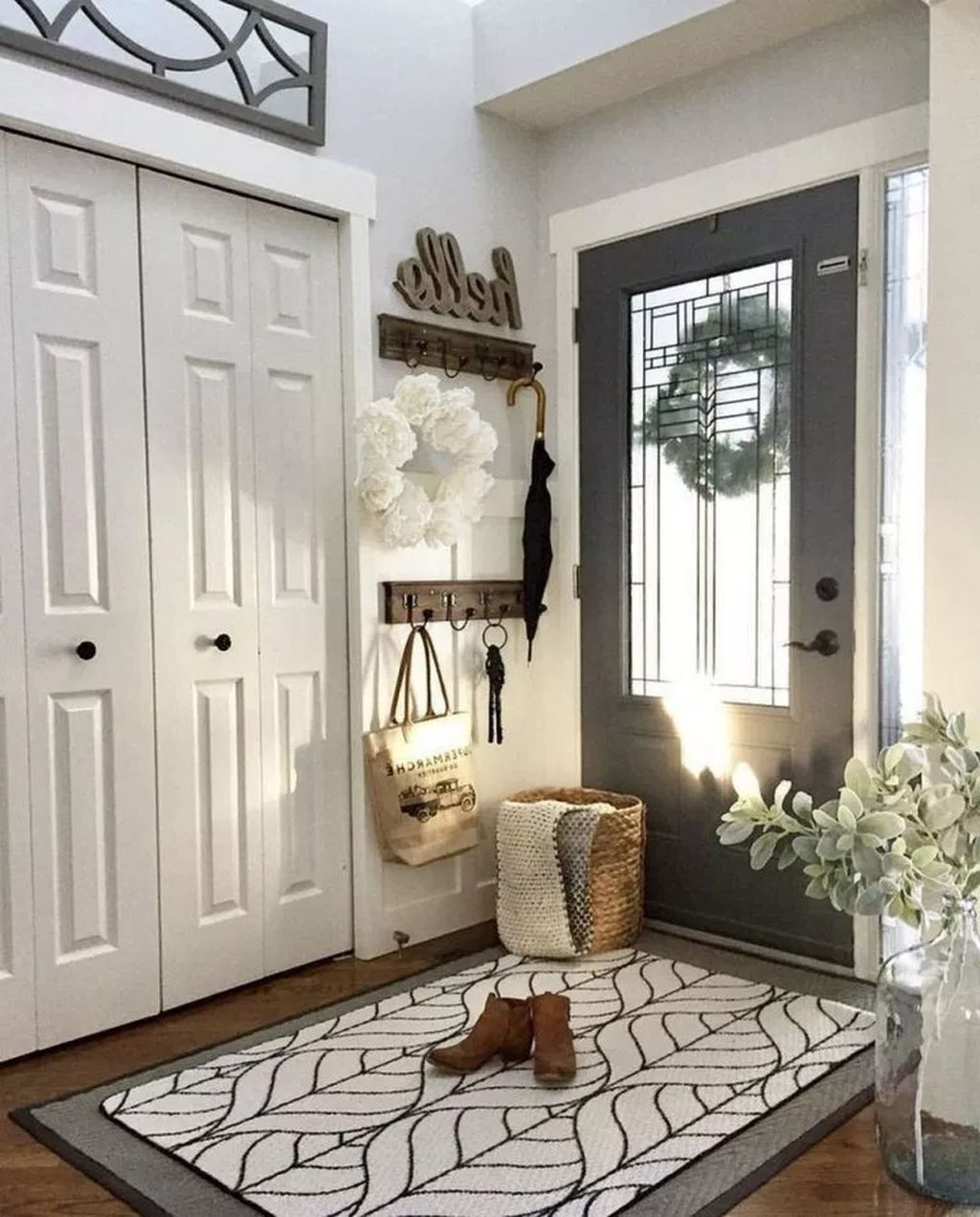 41 Impressive Small Entryway Decorations Ideas To Enhance