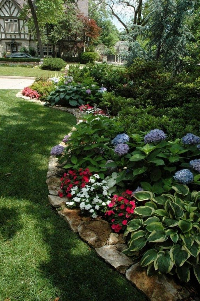 45 Extraordinary Front Yard Landscaping With Flower Design