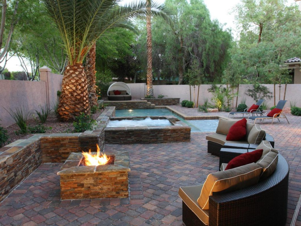 8 Delightful And Affordable Fire Pit Decoration Designs In