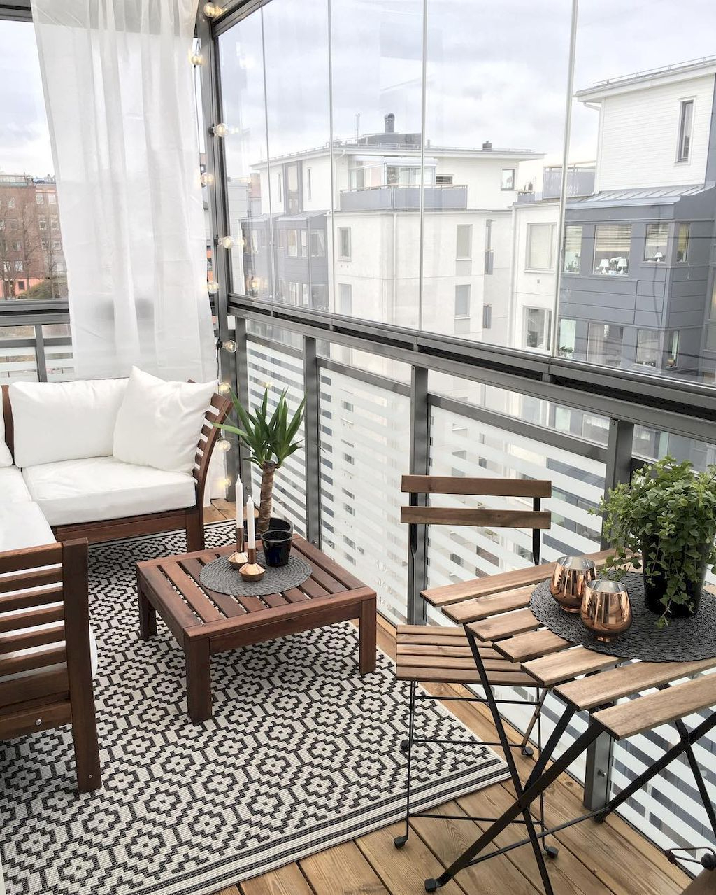 Beautiful And Cozy Apartment Balcony Decor Ideas 26