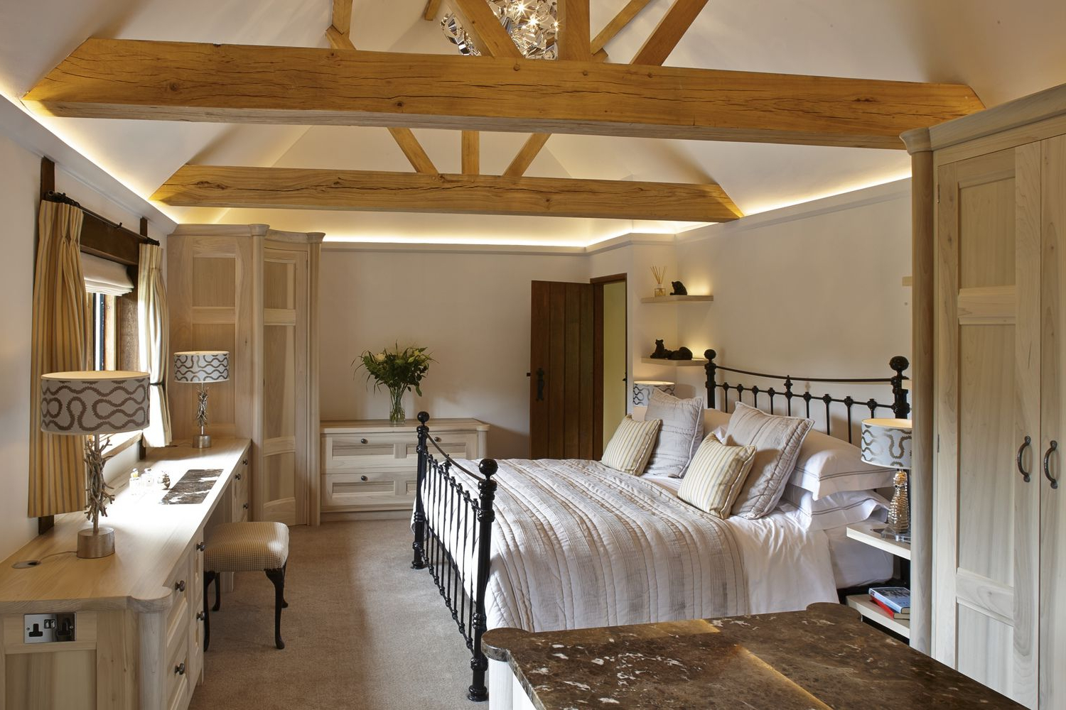 Bedroom Furniture And Vaulted Ceiling In 2020 Vaulted