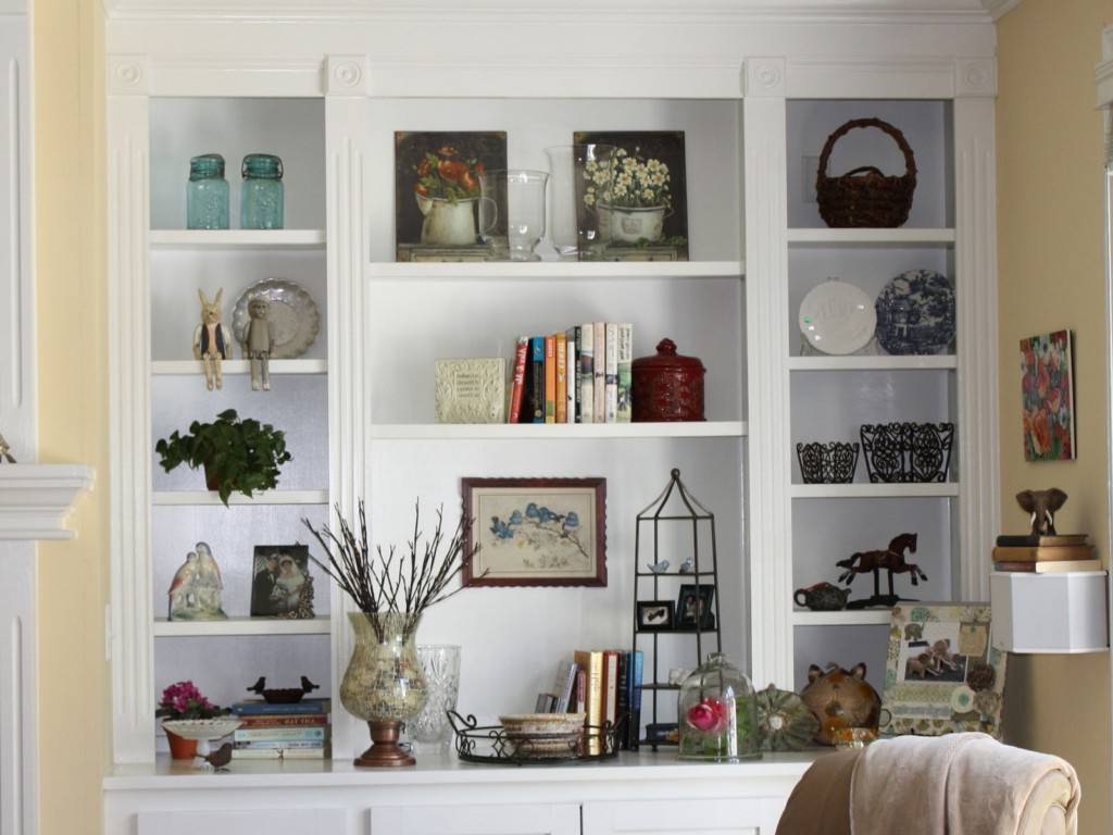 Bookshelf Decorating Ideas Complementing Your Minimalist