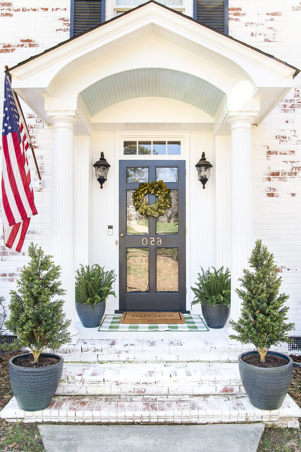 How To Decorate A Small Porch Stoop In 4 Easy Steps