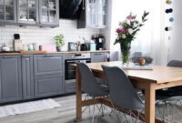 Incredible Farmhouse Grey Kitchen Cabinet Design Ideas 33