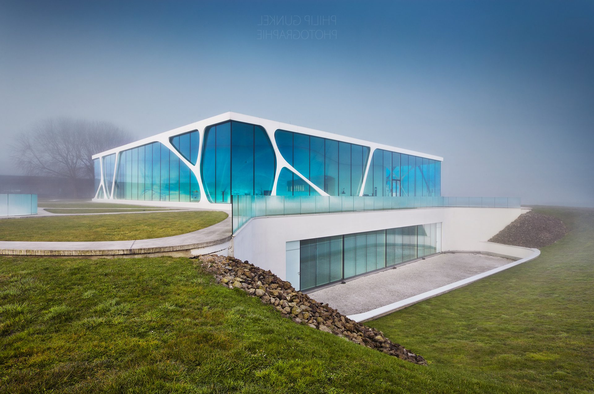 Lonardo Glass Cube Vision Architecture