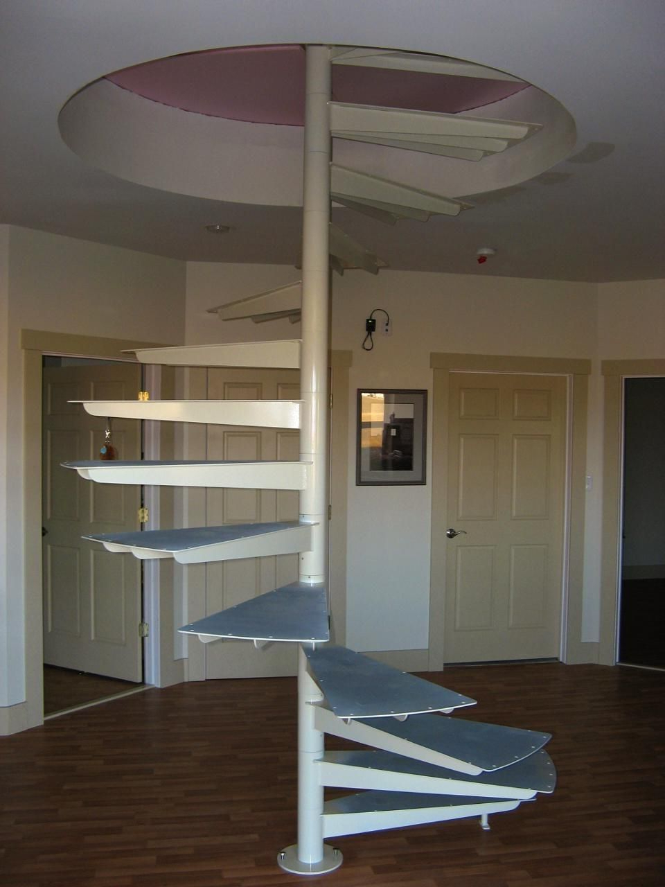Modular Spiral Stairs With Minimal Support Treppen