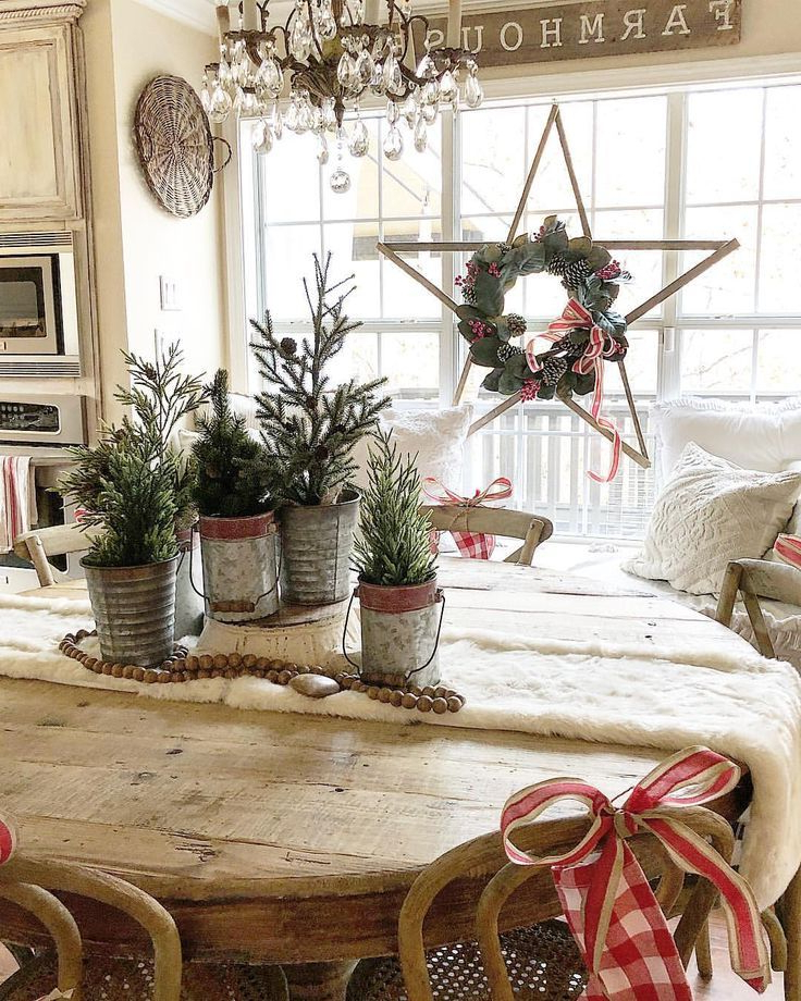 Rustic Star With A Christmas Wreath Farmhouse Decorating