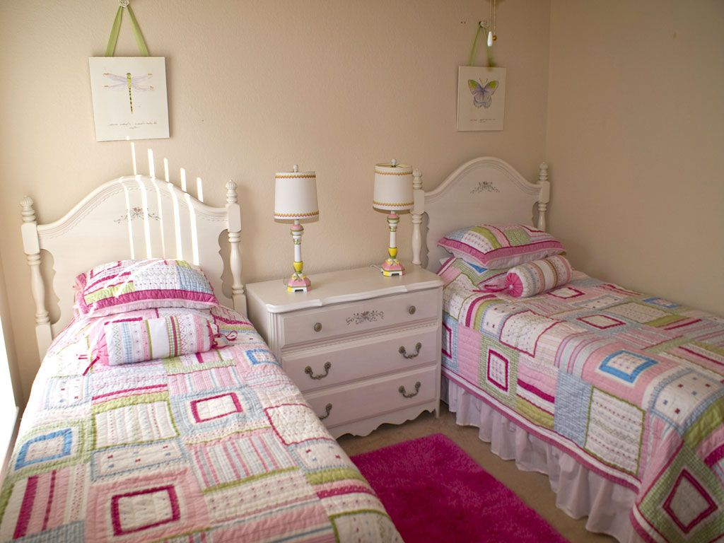 Small Beige Tween Bedroom Design Ideas With Twin White